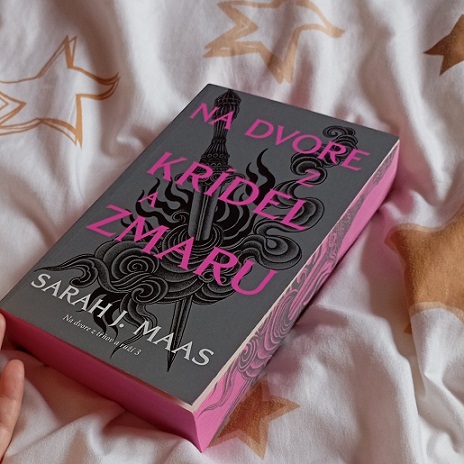 Na dvore z krídel a zmaru – Sarah J. Maas
