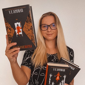 Zaklínanie svetla- V.E. SCHVAB